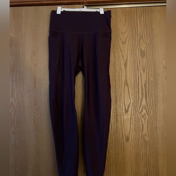 Old Navy Active Powersoft Leggings w/ Side Pockets - Picture 4 of 7